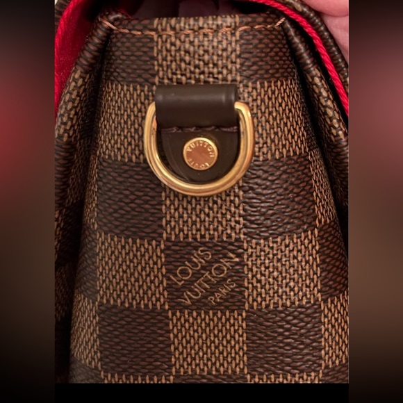 SOLD.  croissette louis vuitton - Picture 6 of 7